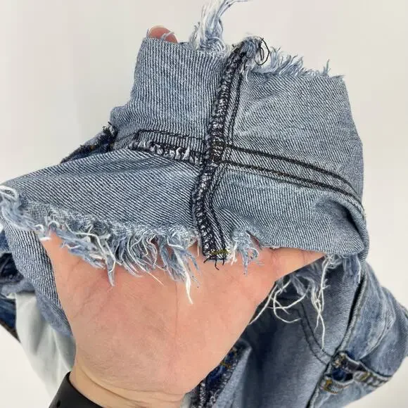 We The Free Button Fly Denim Shorts Raw Hem Size 28 Concert Short Shorts Boho - Picture 12 of 16